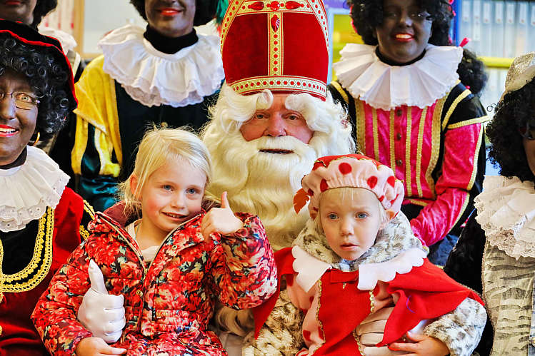 Aankomst van de Sint en zijn Zwarte Pieten in Waarder_122